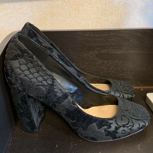Nine West Black Embossed Heels *barely worn*